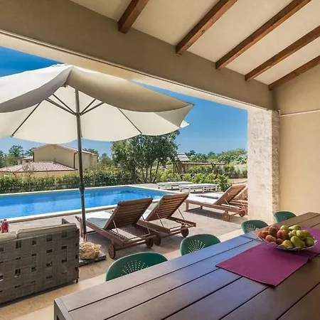 Martha Comfortable Holiday Villa *