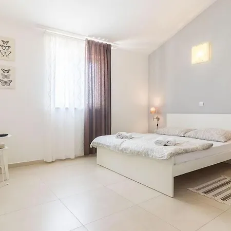 Martha Comfortable Holiday Villa *